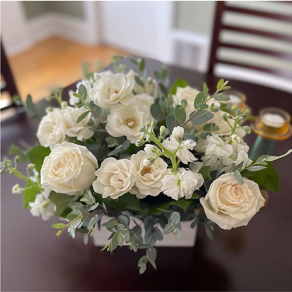 Fresh Linen Box Bouquet – PAULA KELLEY'S FLORIST, Paris TN