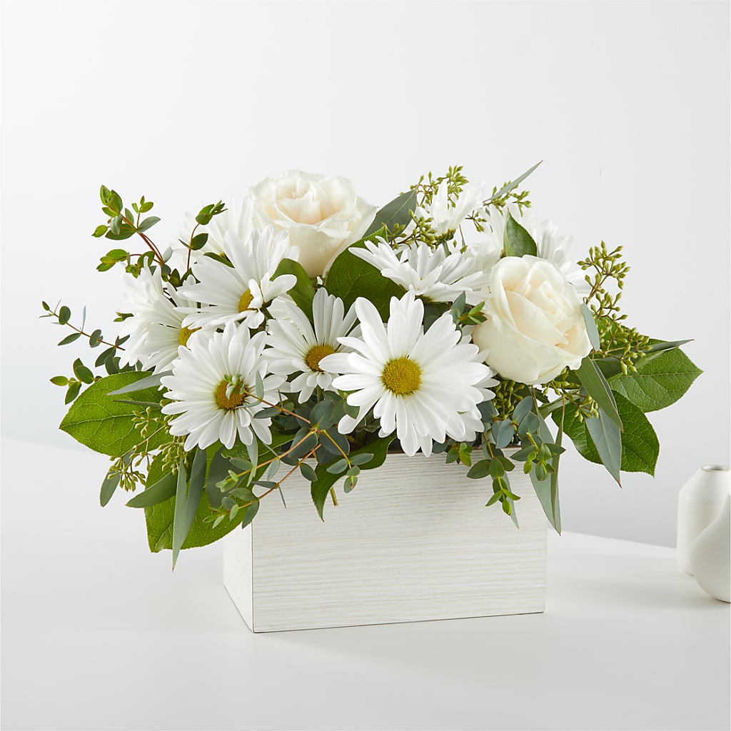 Fresh Linen Box Bouquet – PAULA KELLEY'S FLORIST, Paris TN