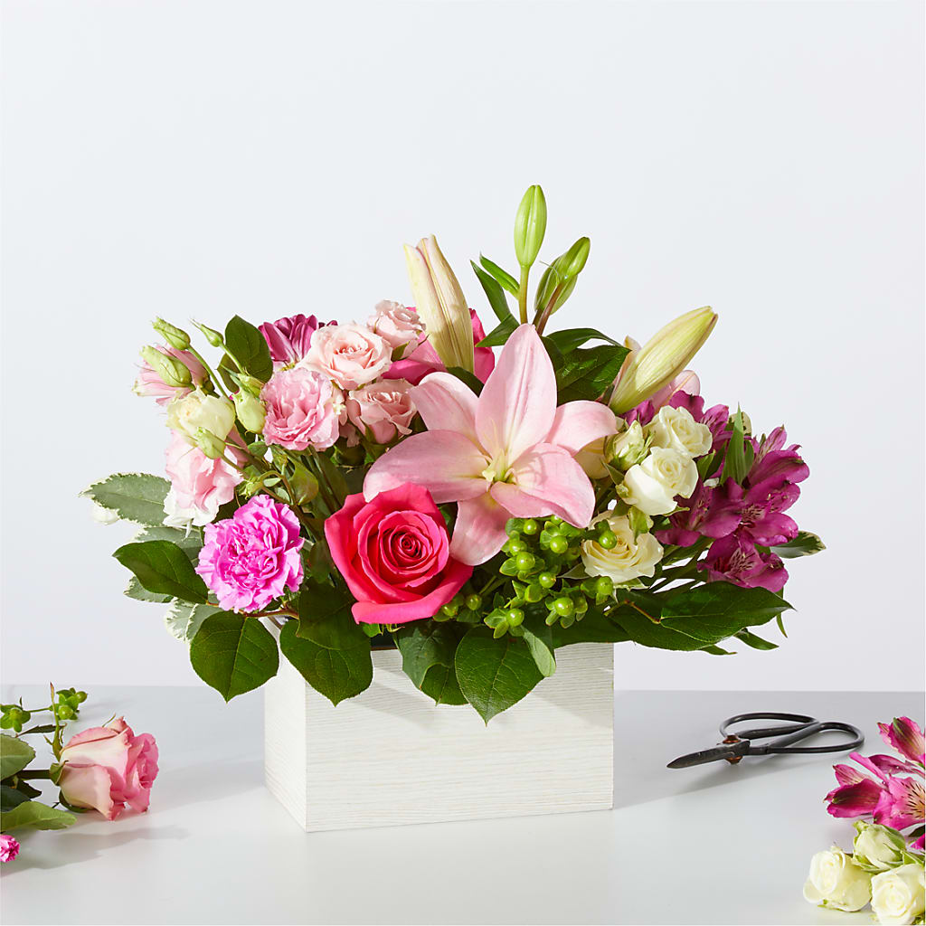 Sweetberry Box – A Florist Original – PAULA KELLEY'S FLORIST, Paris TN