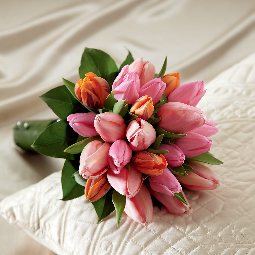 Embraceable Bouquet – PAULA KELLEY'S FLORIST, Paris TN