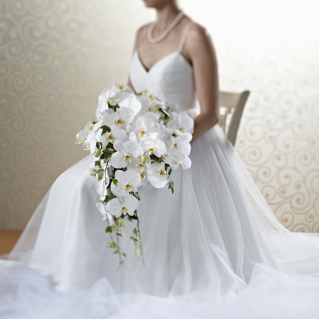 Classic White Bouquet – PAULA KELLEY'S FLORIST, Paris TN