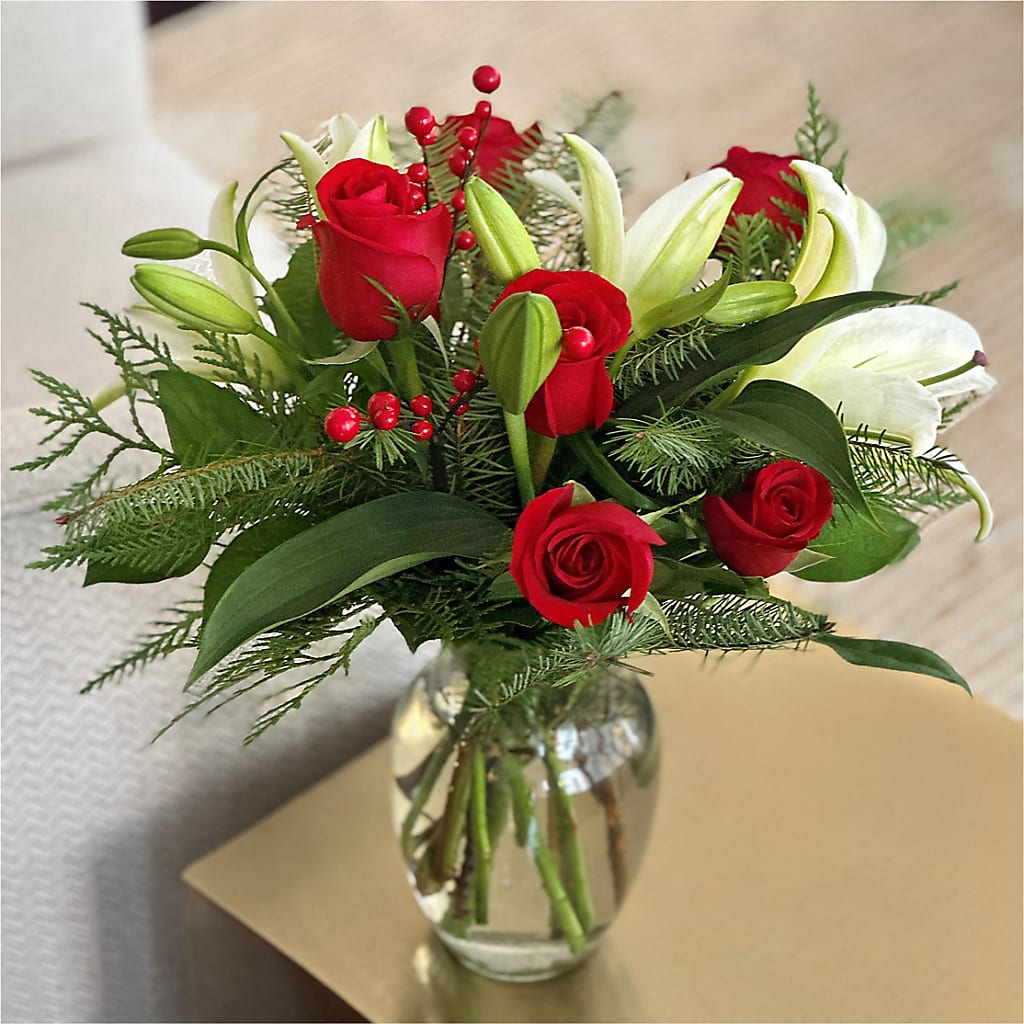 Sparkling Snowflakes Bouquet – PAULA KELLEY'S FLORIST, Paris TN