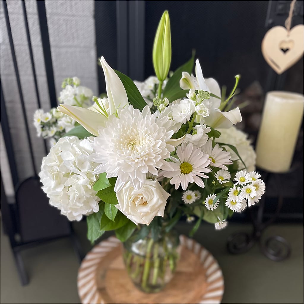 Classic Ivory – A Florist Original – PAULA KELLEY'S FLORIST, Paris TN