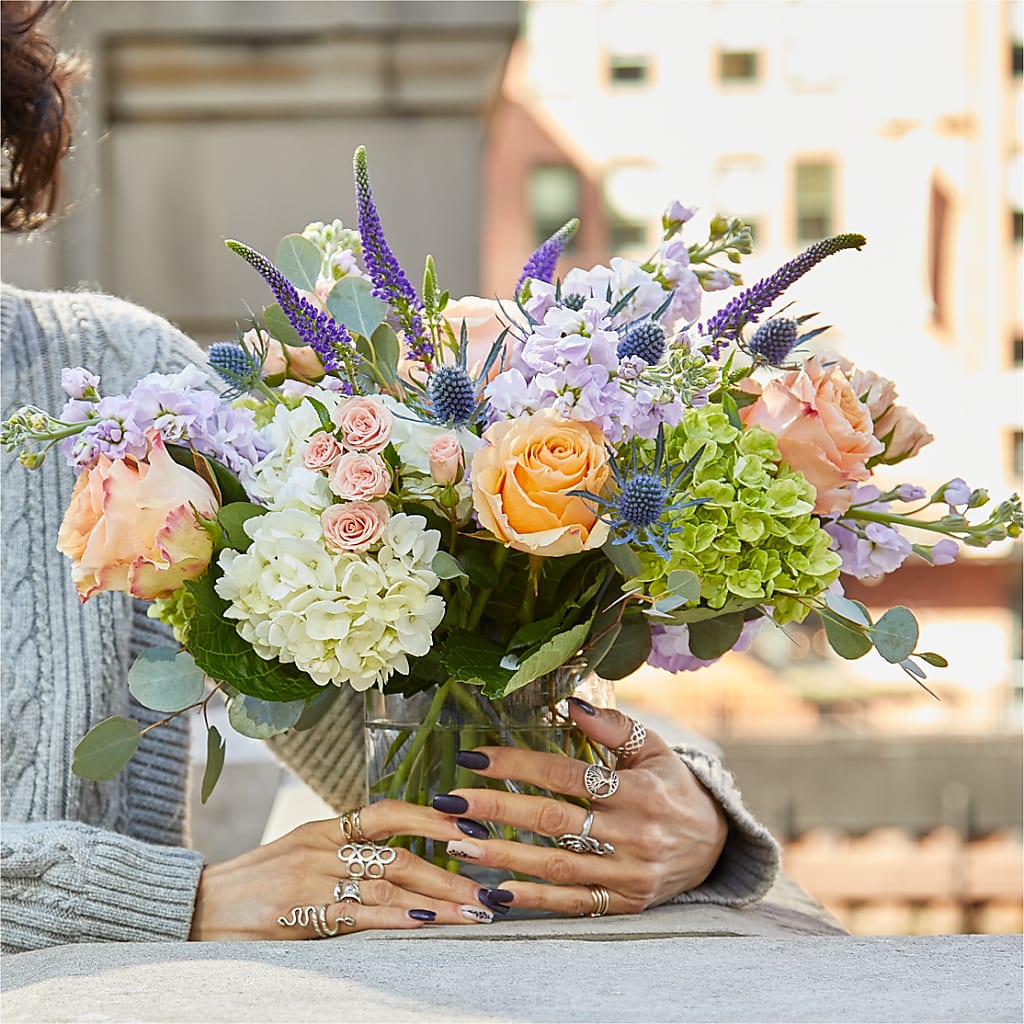 Porch Swing Bouquet – PAULA KELLEY'S FLORIST, Paris TN